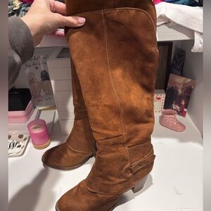 Elegant Tan Suede Heeled Boots